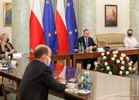 07__Andrzej_Duda_konsultacje_kola_kluby_parlamentarne_20220208_PK029368.jpg