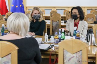 03__Bogna_Janke_przedstawiciele_fundacja_Integracja_20220208_PK019984.jpg
