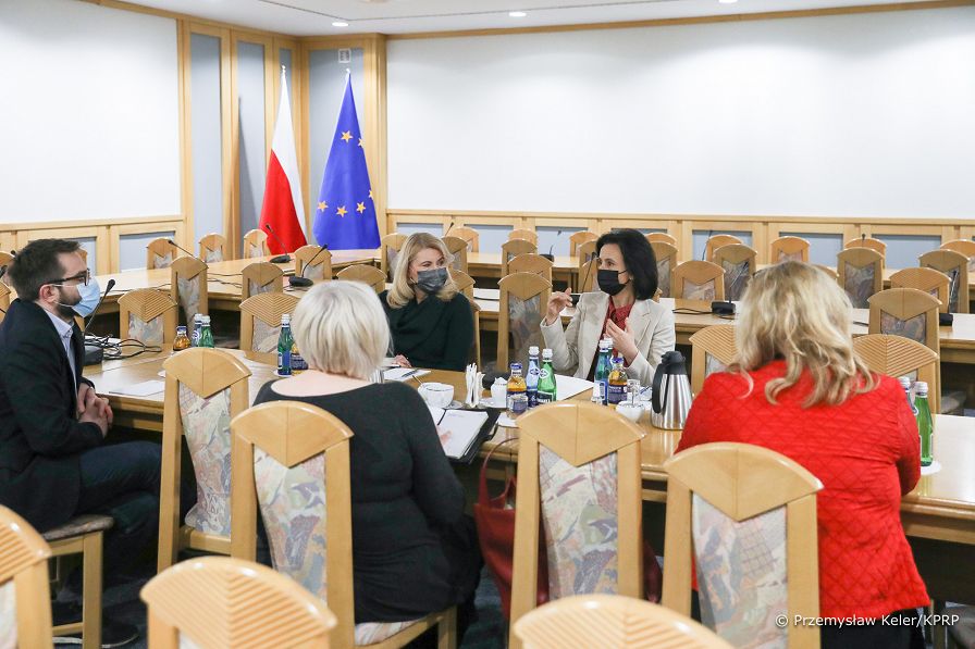 01__Bogna_Janke_przedstawiciele_fundacja_Integracja_20220208_PK019915.jpg