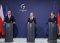 05__Andrzej_Duda_Olaf_Scholz_Emmanuel_Macron_Berlin_20220208_JSZ_5306.jpg