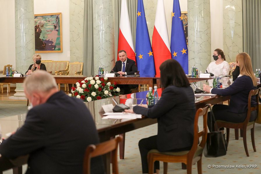 06__Andrzej_Duda_konsultacje_kola_kluby_parlamentarne_20220208_PK029417.jpg