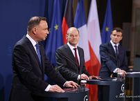 06__Andrzej_Duda_Olaf_Scholz_Emmanuel_Macron_Berlin_20220208_JS__9483.jpg