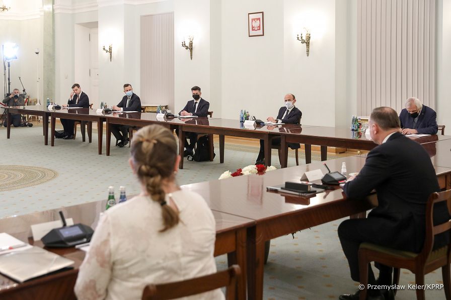 09__Andrzej_Duda_konsultacje_kola_kluby_parlamentarne_20220208_PK019909.jpg