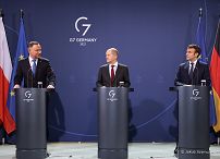 07__Andrzej_Duda_Olaf_Scholz_Emmanuel_Macron_Berlin_20220208_JSZ_5334.jpg