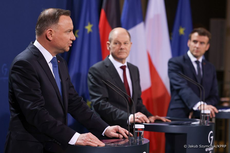 08__Andrzej_Duda_Olaf_Scholz_Emmanuel_Macron_Berlin_20220208_JS__9484.jpg