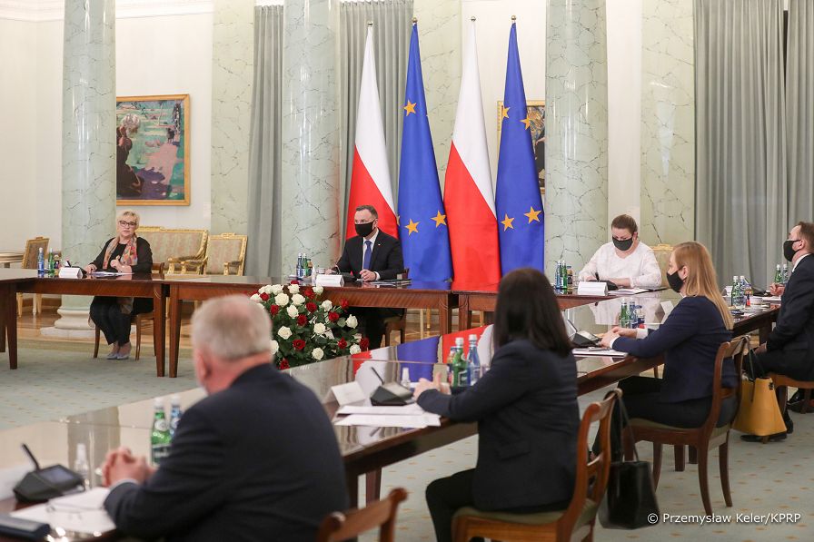 01__Andrzej_Duda_konsultacje_kola_kluby_parlamentarne_20220208_PK029294.jpg