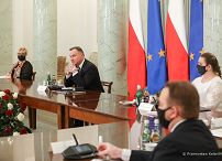 08__Andrzej_Duda_konsultacje_kola_kluby_parlamentarne_20220208_PK029446.jpg