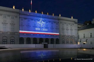 03_iluminacja_NATO_20220312_MBO21292.jpg