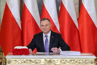 03__Andrzej_Duda_podpisanie_Ustawa_o_Obronie_Ojczyzny_20220318_MBO10439.jpg