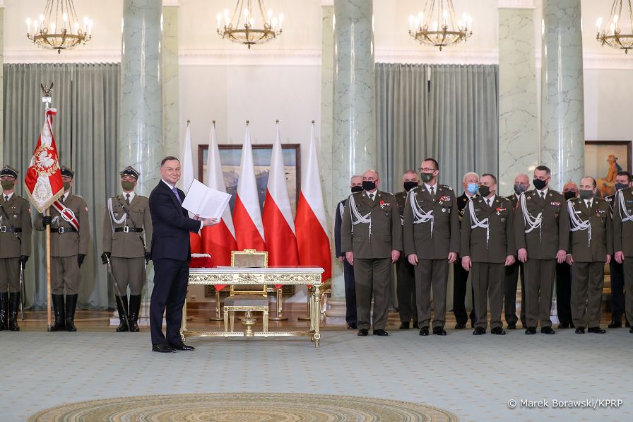 07__Andrzej_Duda_podpisanie_Ustawa_o_Obronie_Ojczyzny_20220318_MBO10501.jpg
