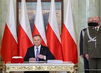 02__Andrzej_Duda_podpisanie_Ustawa_o_Obronie_Ojczyzny_20220318_MBO10432.jpg