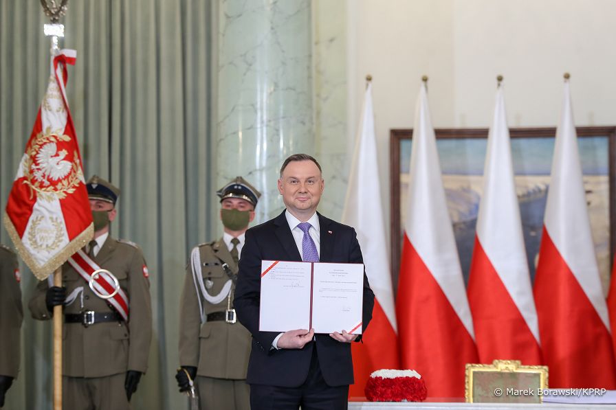 06__Andrzej_Duda_podpisanie_Ustawa_o_Obronie_Ojczyzny_20220318_MBO10469.jpg