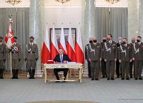 05__Andrzej_Duda_podpisanie_Ustawa_o_Obronie_Ojczyzny_20220318_MBO10442.jpg