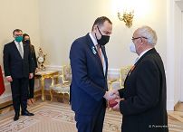 003_Adam_Kwiatkowski_odznaczenie_Tomasz_Skrzyczynski_20220302_PK013553.jpg