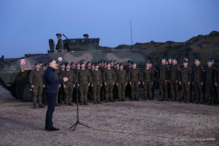 08_Andrzej_Duda_wizyta_wojsko_Rzeszow_20220325_JSZ_9823.jpg