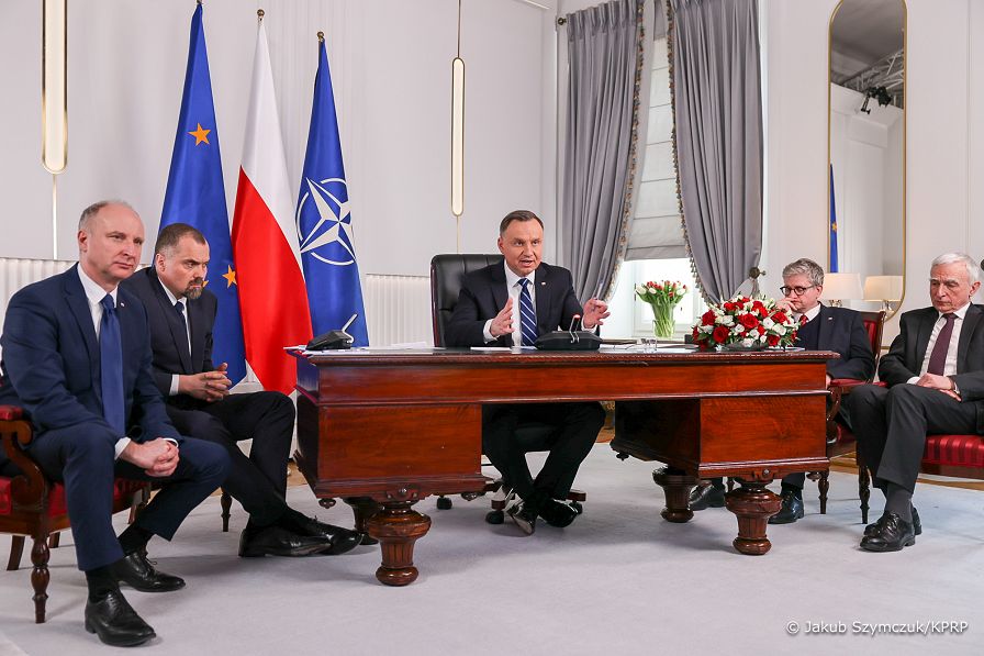 08_Andrzej_Duda_rozmowa_Wołodymyr_Zelenski_Prezydent_Ukrainy_20220326_JSZ_9298_1.jpg