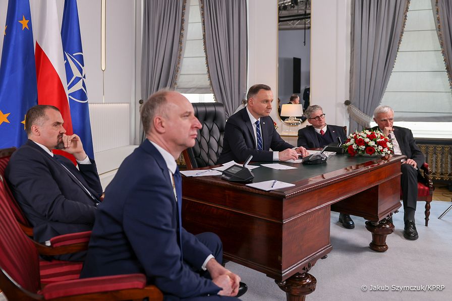 09_Andrzej_Duda_rozmowa_Wołodymyr_Zelenski_Prezydent_Ukrainy_20220326_JSZ_9314.jpg