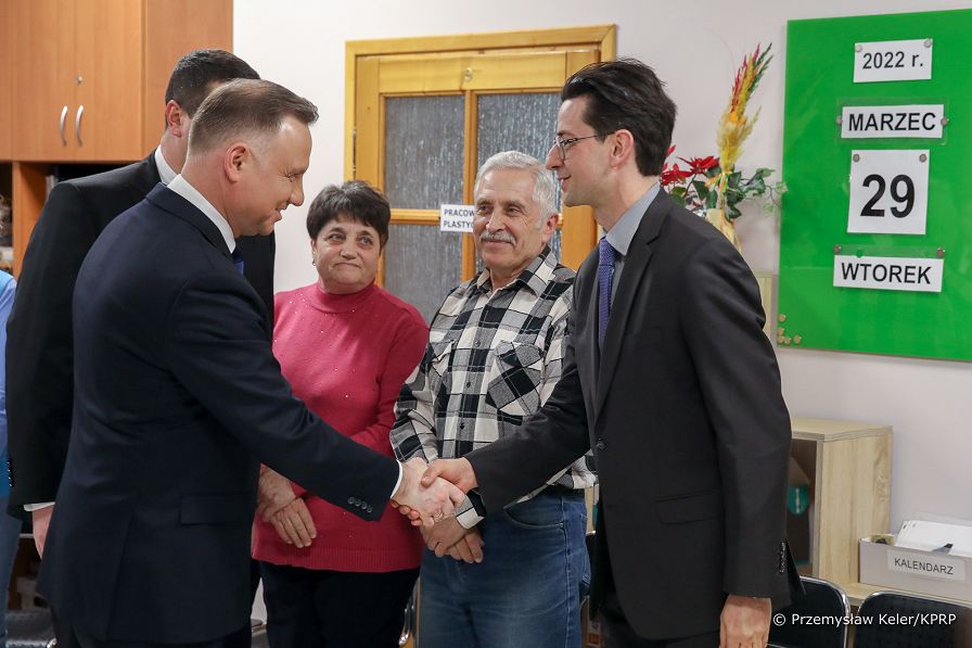 03_Andrzej_Duda_osrodek_Caritas_Krakow_20220329_PK013037.jpg