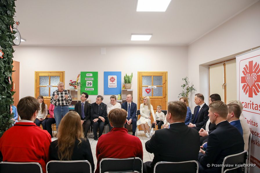 11_Andrzej_Duda_osrodek_Caritas_Krakow_20220329_PK013208.jpg