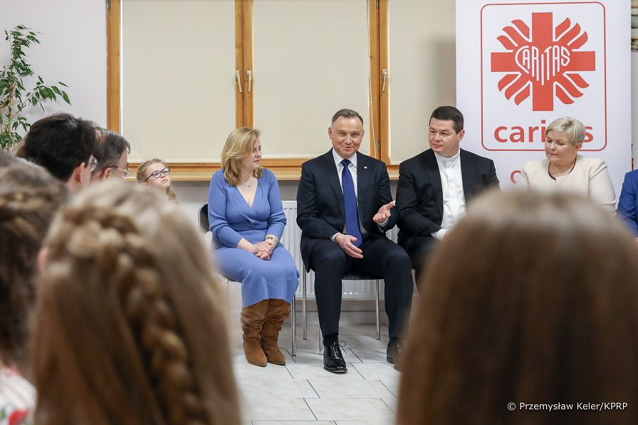 09_Andrzej_Duda_osrodek_Caritas_Krakow_20220329_PK013129.jpg
