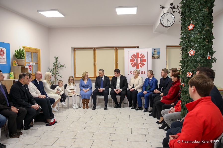 05_Andrzej_Duda_osrodek_Caritas_Krakow_20220329_PK013093.jpg
