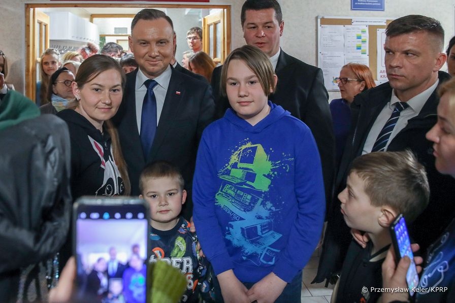 14_Andrzej_Duda_osrodek_Caritas_Krakow_20220329_PK013405.jpg