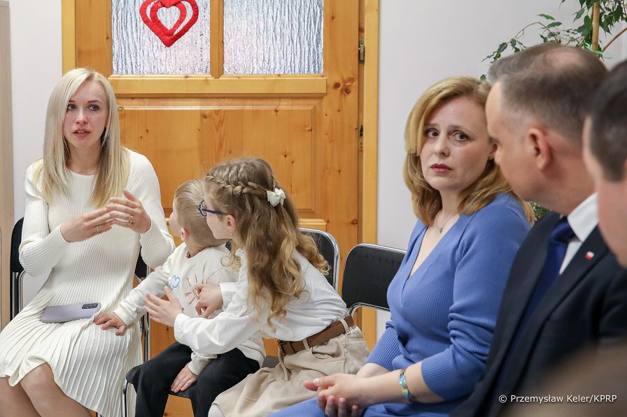 10_Andrzej_Duda_osrodek_Caritas_Krakow_20220329_PK013182.jpg