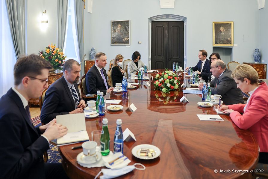 03__Andrzej_Duda_António_Vitorino_dyrektor_Generalny_IOM_20220309_JSZ_1825.jpg