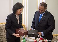 01_Bogna_Janke_Ambasador_Rwandy_Anastase_Shyake_20220401_ERB59048.jpg