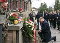 10__Andrzej_Duda_Obchody_12_rocznicy_Katastrofy_Smolenskiej_Cmentarz_Andrzej_Sariusz_Skapski_20220410_PK012978.jpg