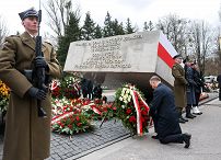 020_Andrzej_Duda_Obchody_12_rocznicy_Katastrofy_Smolenskiej_Powazki_pomnik_ofiar_20220410_GJB_5734.jpg