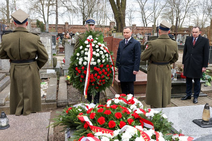 016_Andrzej_Duda_Obchody_12_rocznicy_Katastrofy_Smolenskiej_cmentarz_Doraczynska_20220410_GJB_5681.jpg