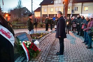 004_min_Cwik_Skawina_obchody_12_rocznicy_katastrofy_smolenskiej_20220409_image5.jpg