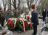 15__Andrzej_Duda_Obchody_12_rocznicy_Katastrofy_Smolenskiej_Cmentarz_Andrzej_Kremer_20220410_PK013124.jpg