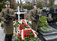015_Andrzej_Duda_Obchody_12_rocznicy_Katastrofy_Smolenskiej_cmentarz_Pawel_Wypych_20220410_GJB_5678.jpg