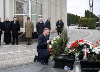21__Andrzej_Duda_Obchody_12_rocznicy_Katastrofy_Smolenskiej_Cmentarz_Bronislaw_Kwiatkowski_20220410_PK013445.jpg