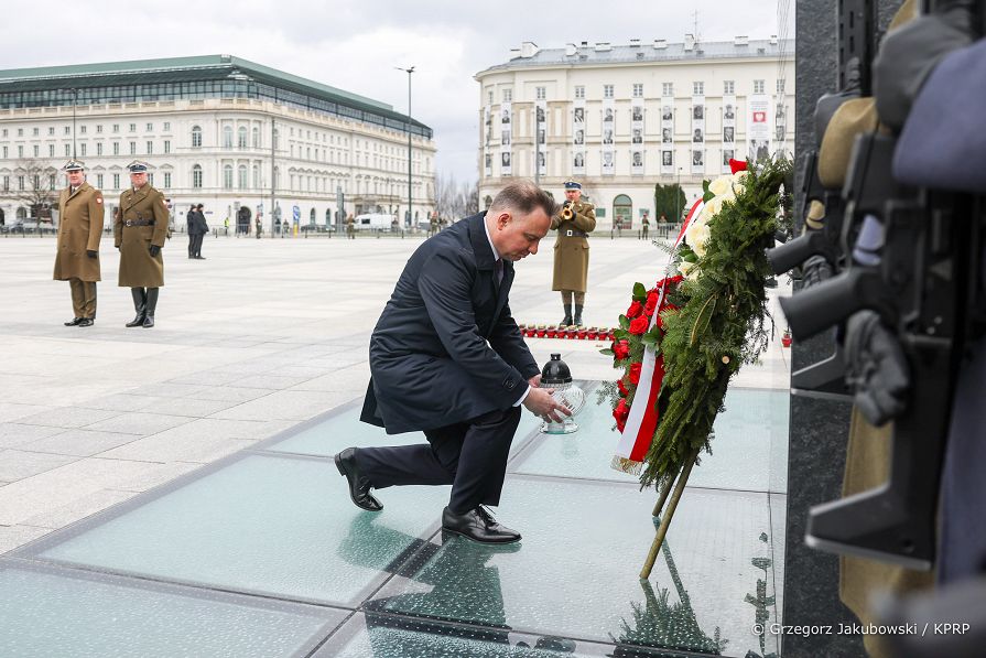 007_Andrzej_Duda_Obchody_12_rocznicy_Katastrofy_Smolenskiej_Pomniki_20220410_GJB_5520.jpg