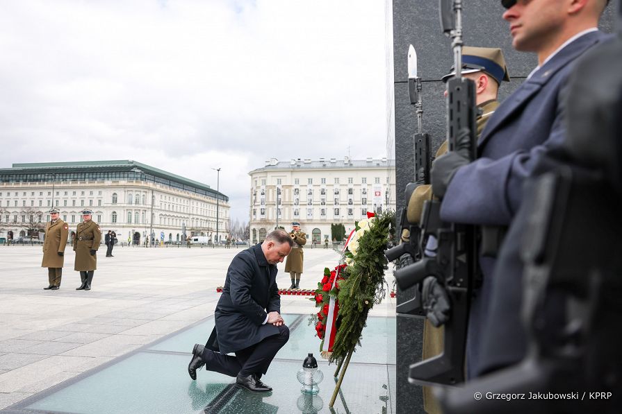 008_Andrzej_Duda_Obchody_12_rocznicy_Katastrofy_Smolenskiej_Pomniki_20220410_GJB_5531.jpg