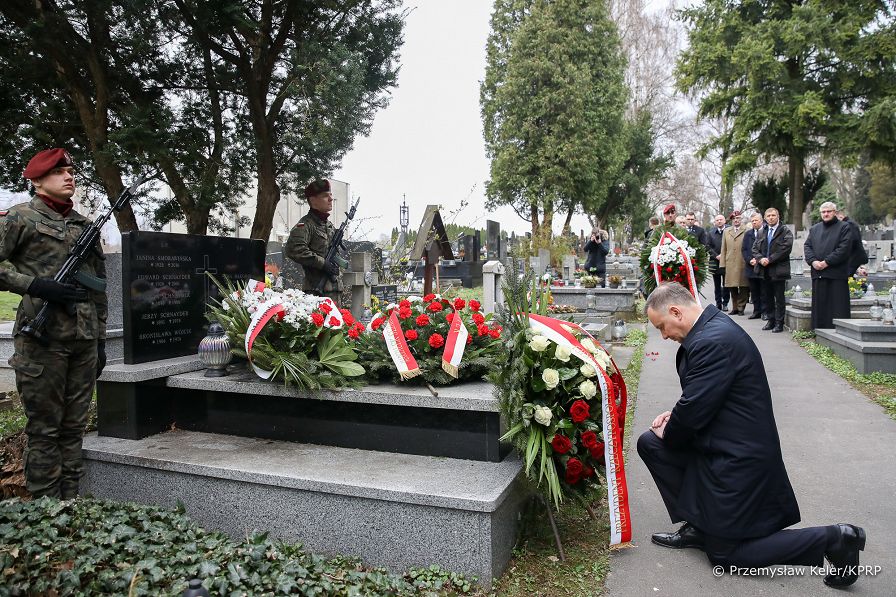 19__Andrzej_Duda_Obchody_12_rocznicy_Katastrofy_Smolenskiej_Cmentarz_Ewa_Bakowska_20220410_PK013380.jpg