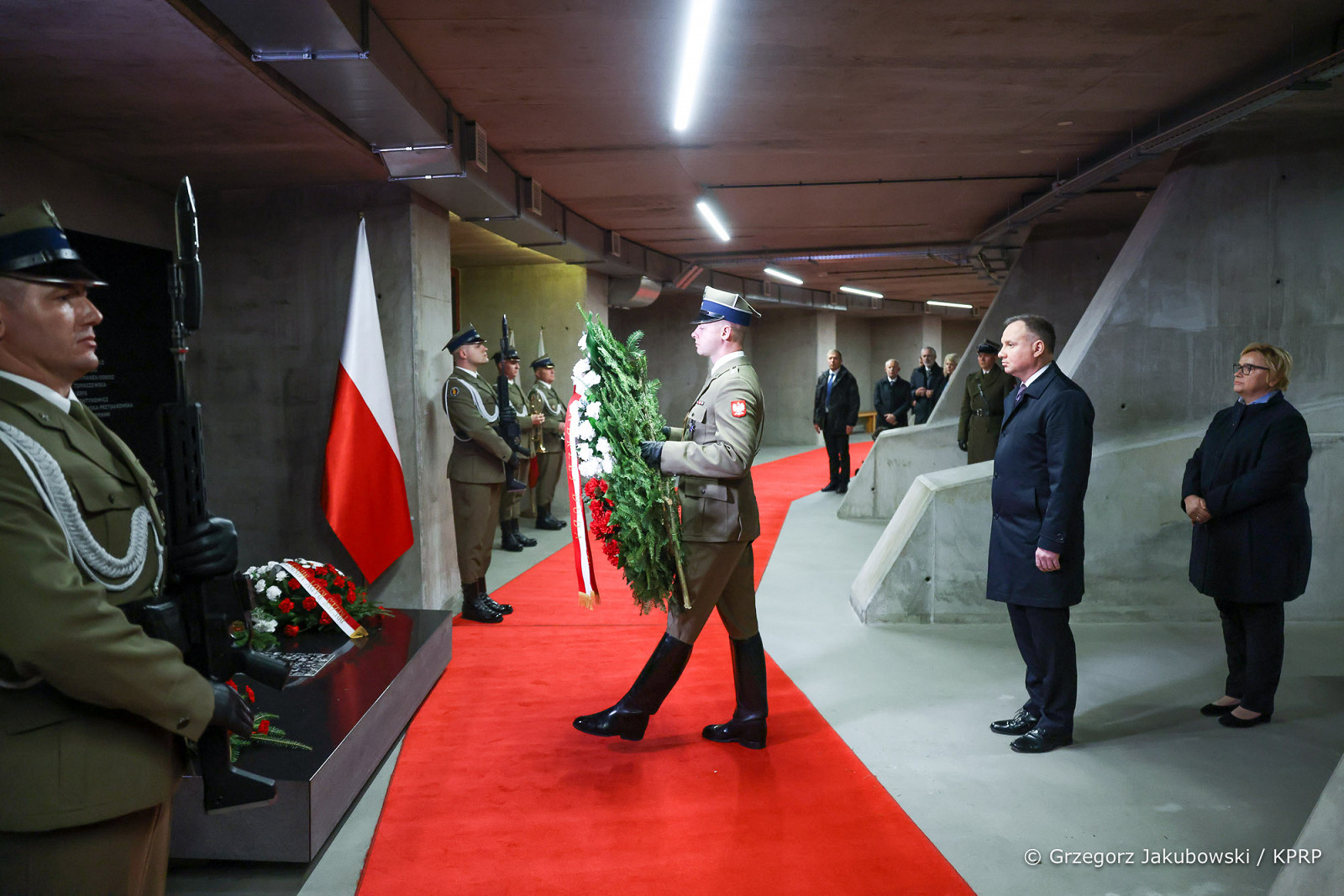 004_Andrzej_Duda_Obchody_12_rocznicy_Katastrofy_Smolenskiej_SOBozej_20220410_GJB_5424.jpg [392.79 KB]