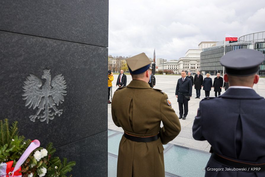 006_Andrzej_Duda_Obchody_12_rocznicy_Katastrofy_Smolenskiej_Pomniki_20220410_GJB_5509.jpg