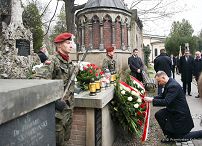 09__Andrzej_Duda_Obchody_12_rocznicy_Katastrofy_Smolenskiej_Cmentarz_Andrzej_Sariusz_Skapski_20220410_PK012964.jpg