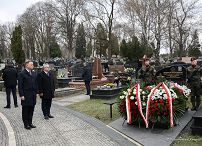 20__Andrzej_Duda_Obchody_12_rocznicy_Katastrofy_Smolenskiej_Cmentarz_Bronislaw_Kwiatkowski_20220410_PK013492.jpg