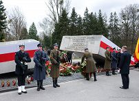 019_Andrzej_Duda_Obchody_12_rocznicy_Katastrofy_Smolenskiej_Powazki_pomnik_ofiar_20220410_GJB_5723.jpg