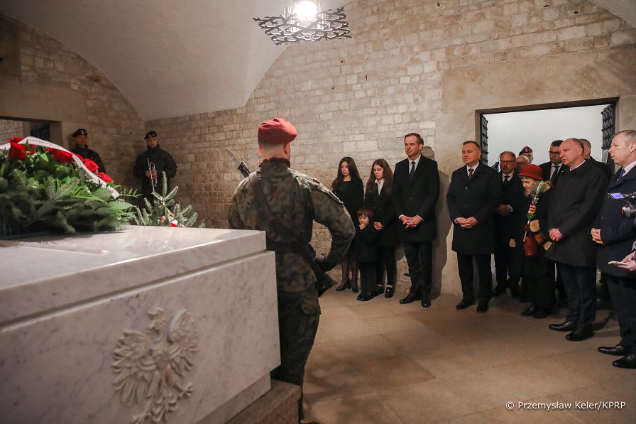 05__Andrzej_Duda_Obchody_12_rocznicy_Katastrofy_Smolenskiej_Wawel_20220410_PK012751.jpg