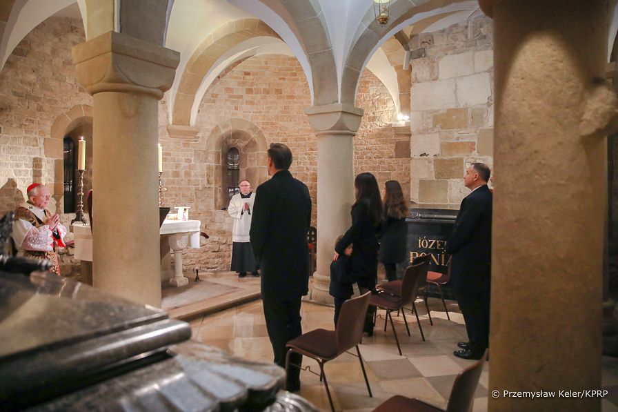 04__Andrzej_Duda_Obchody_12_rocznicy_Katastrofy_Smolenskiej_Wawel_20220410_PK012530.jpg