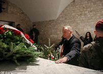 Andrzej_Duda_Obchody_12_rocznicy_Katastrofy_Smolenskiej_Wawel_20220410_PK012654.jpg