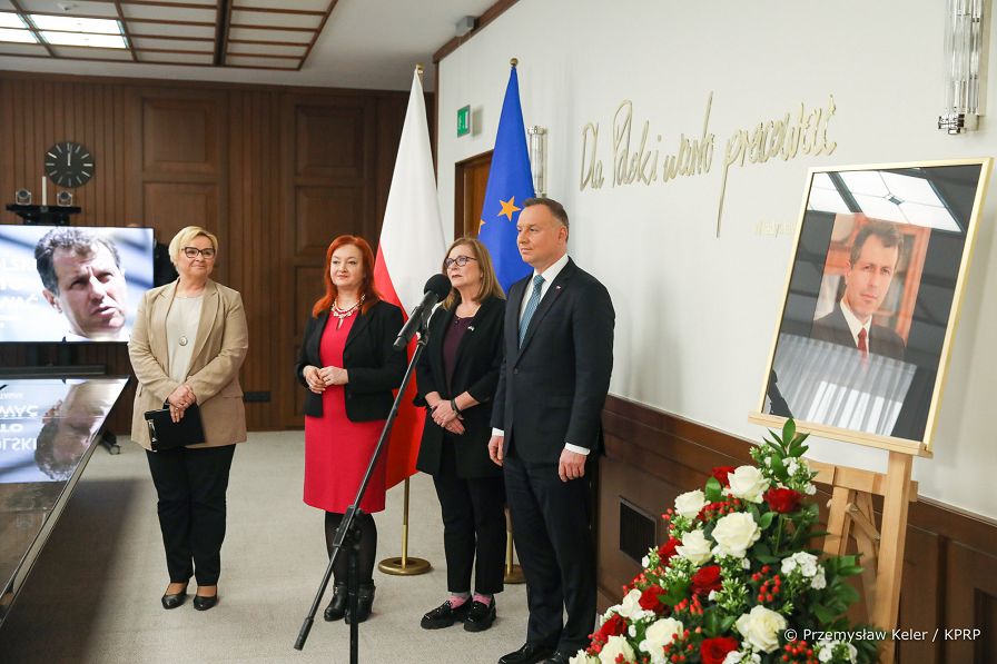 003_Andrzej_Duda_Grazyna_Ignaczak-Bandych_Sala_im_W.Stasiaka_20220411_PK013759.jpg