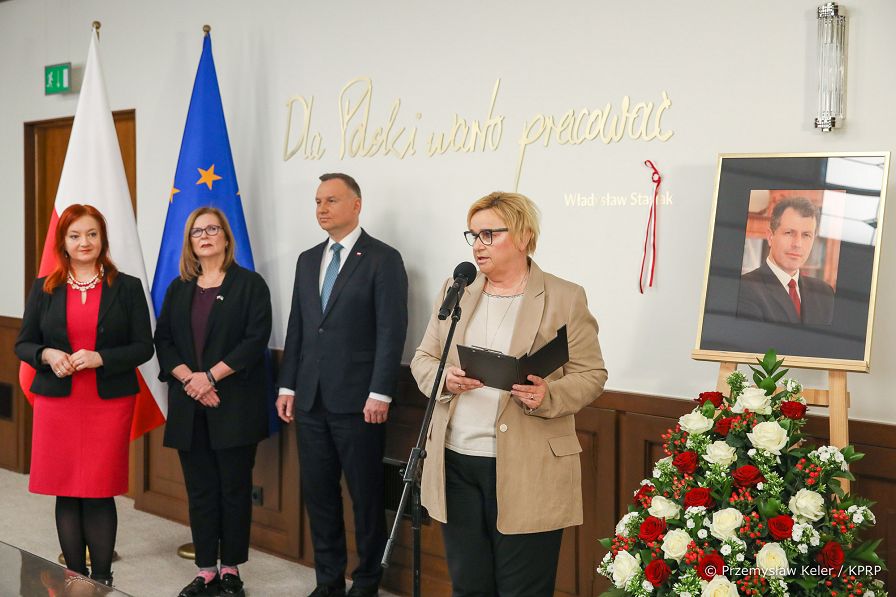 006_Andrzej_Duda_Grazyna_Ignaczak-Bandych_Sala_im_W.Stasiaka_20220411_PK013796.jpg