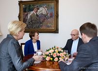04_AKD_Elke_Budenbender_rozmowy-_20220412_GJB_7250.jpg